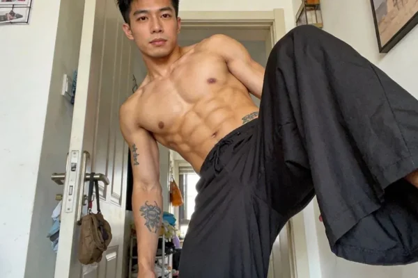 packed hot man with six pack on asian gay chat